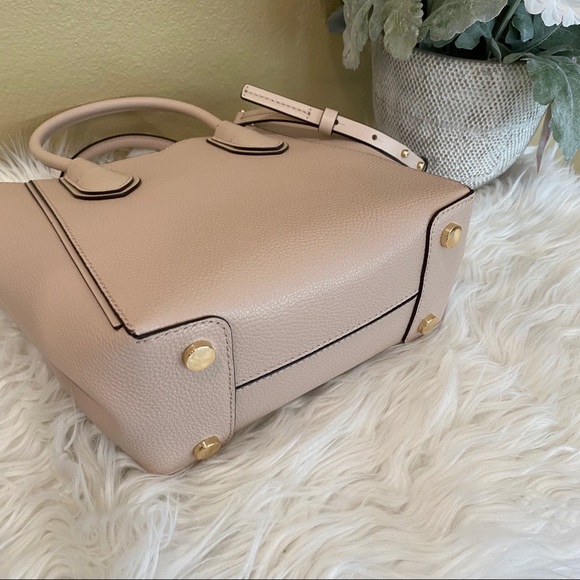 Michael Kors Mae small messenger bag - Picture 5 of 13